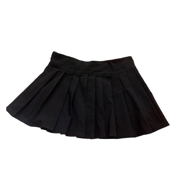 Sincerly Jules Dresses & Skirts - Sincerely Jules black a line pleated black mini skirt
